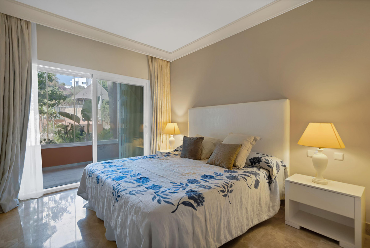 3 Bed Apartment for sale in Marbella Costa Del Sol, Málaga, Spain