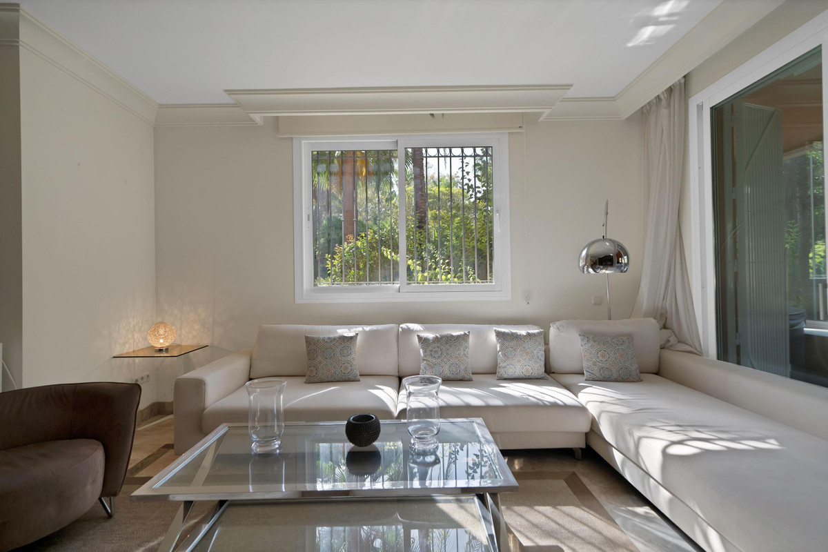 3 Bed Apartment for sale in Marbella Costa Del Sol, Málaga, Spain