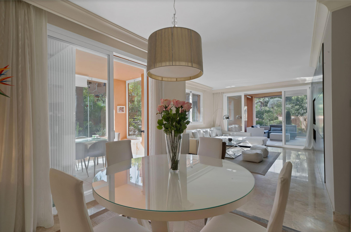 3 Bed Apartment for sale in Marbella Costa Del Sol, Málaga, Spain