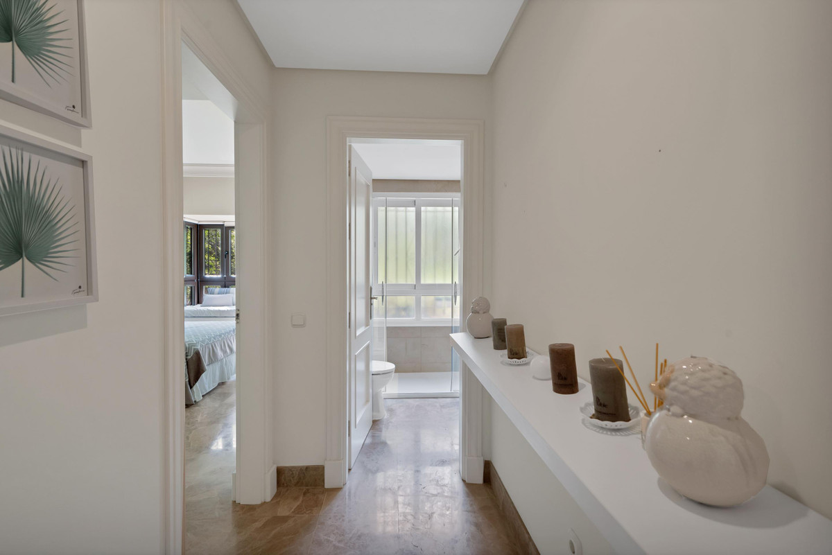 3 Bed Apartment for sale in Marbella Costa Del Sol, Málaga, Spain