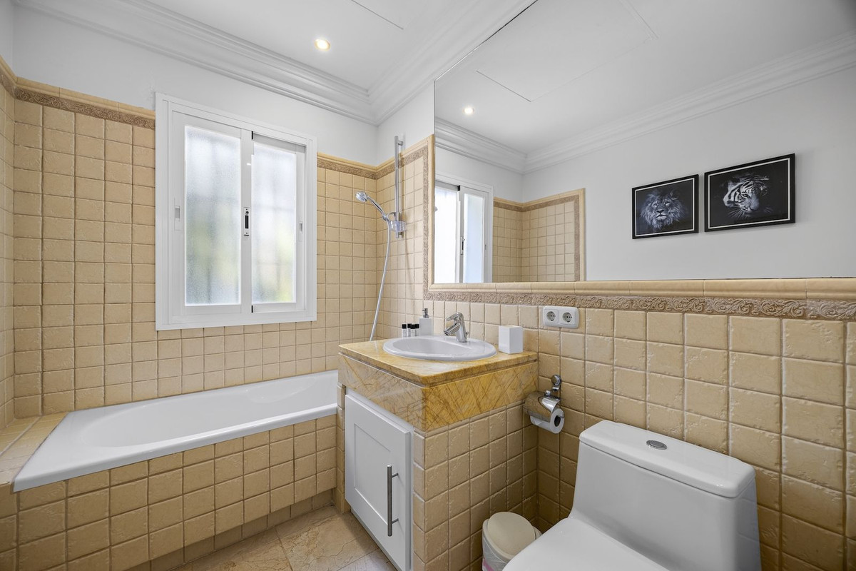 Se vende Villa - Chalet de 8 dormitorios en Costa Del Sol, Málaga, España