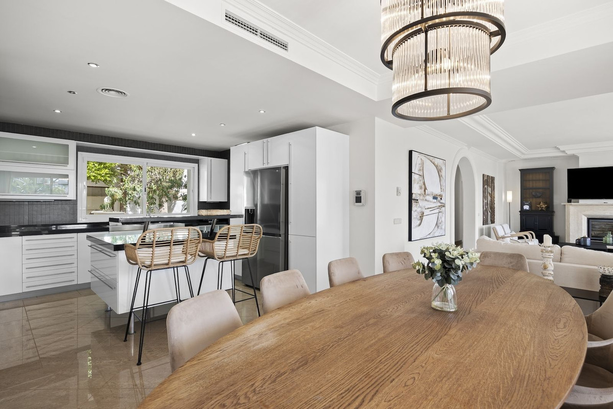 Se vende Villa - Chalet de 8 dormitorios en Costa Del Sol, Málaga, España