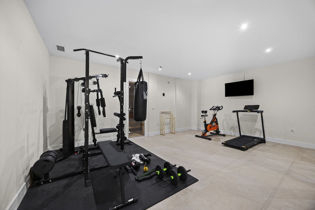 Se vende Villa - Chalet de 8 dormitorios en Costa Del Sol, Málaga, España