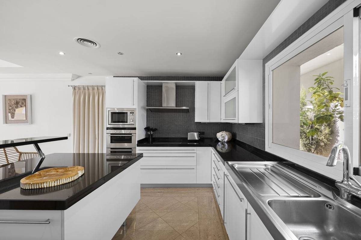 Se vende Villa - Chalet de 8 dormitorios en Costa Del Sol, Málaga, España