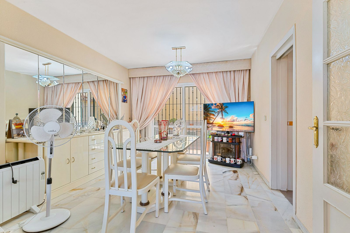 Se vende Pareada de 4 dormitorios en Costa Del Sol, Málaga, España