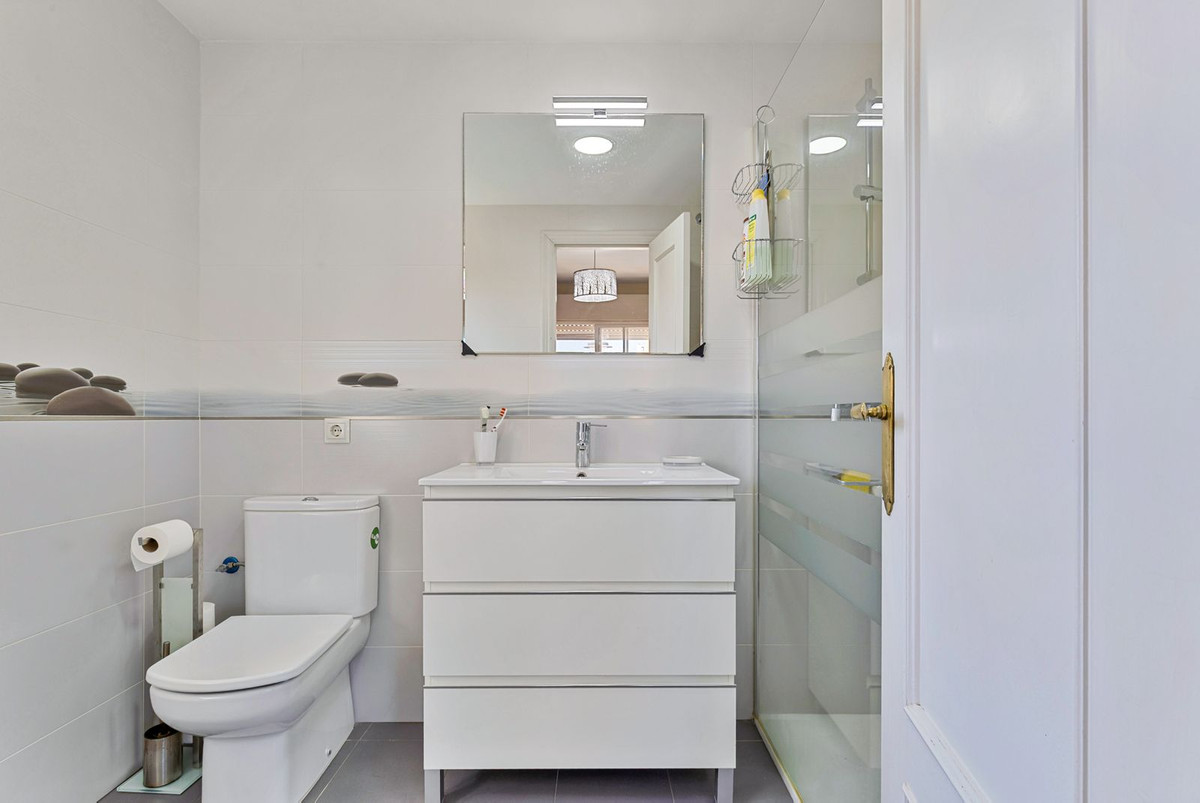 Se vende Pareada de 4 dormitorios en Costa Del Sol, Málaga, España