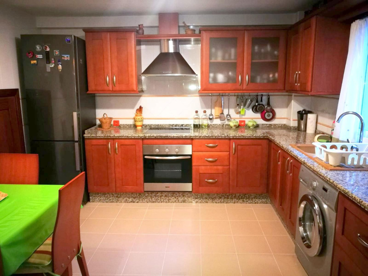 4 Bed Apartment for sale in Estacion De Cartama Costa Del Sol, Málaga, Spain