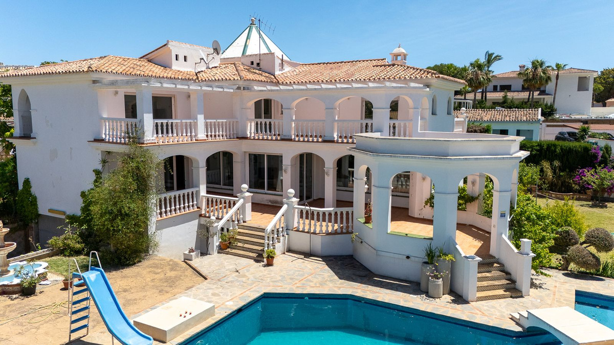 5 Bed Townhouse for sale in Torrequebrada Costa Del Sol, Málaga, Spain
