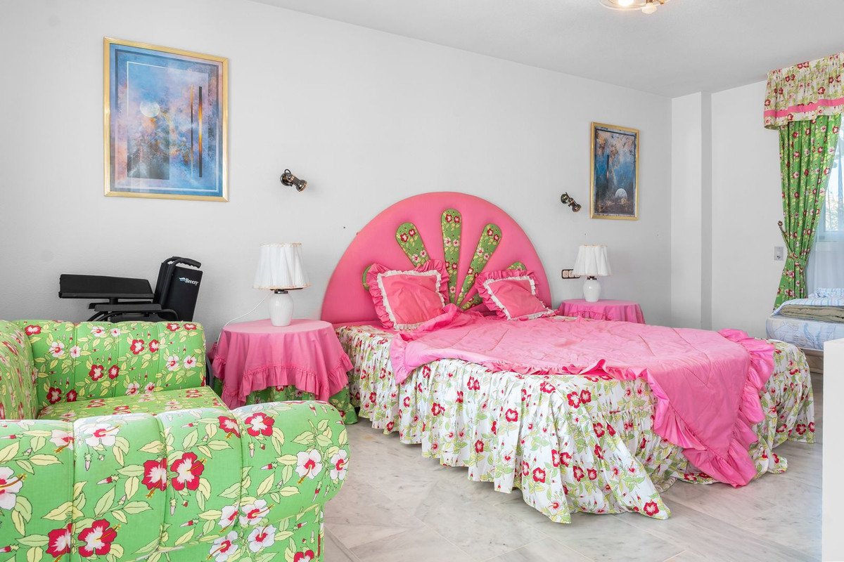 5 Bed Townhouse for sale in Torrequebrada Costa Del Sol, Málaga, Spain