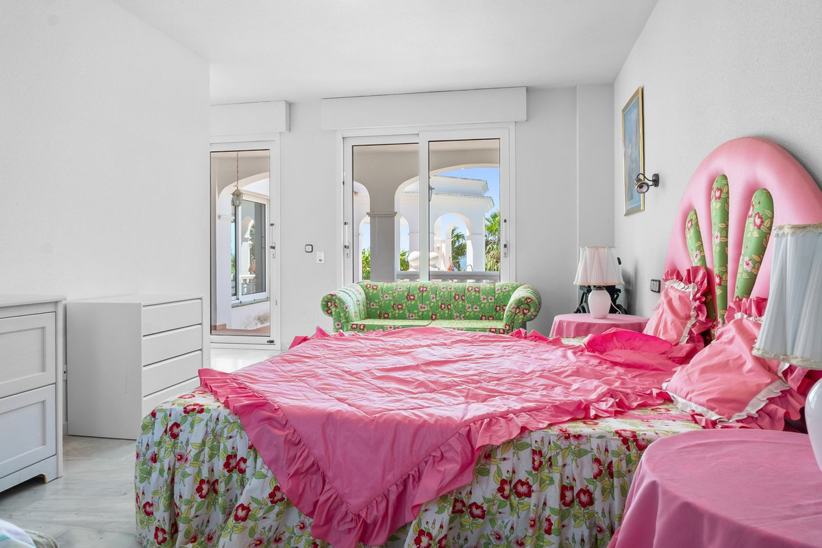 5 Bed Townhouse for sale in Torrequebrada Costa Del Sol, Málaga, Spain