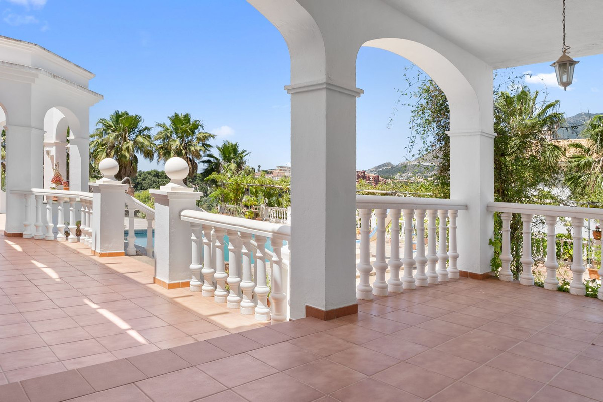 5 Bed Townhouse for sale in Torrequebrada Costa Del Sol, Málaga, Spain