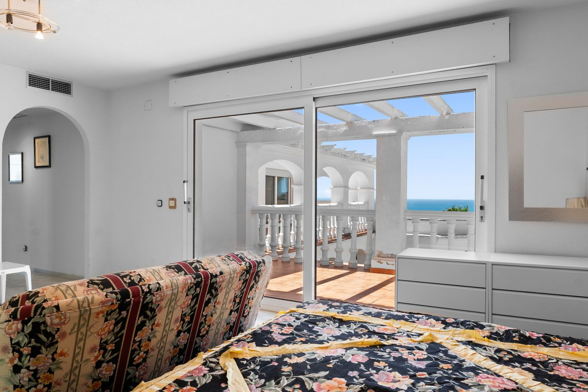 5 Bed Townhouse for sale in Torrequebrada Costa Del Sol, Málaga, Spain
