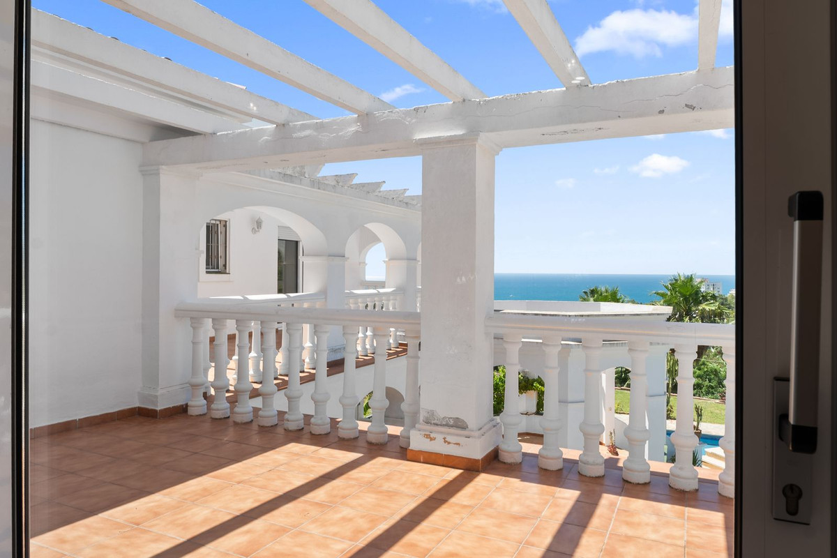 5 Bed Townhouse for sale in Torrequebrada Costa Del Sol, Málaga, Spain