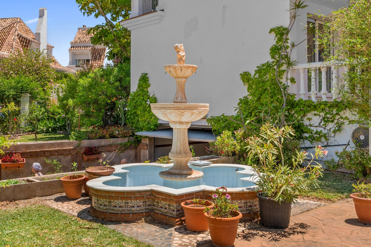 5 Bed Townhouse for sale in Torrequebrada Costa Del Sol, Málaga, Spain
