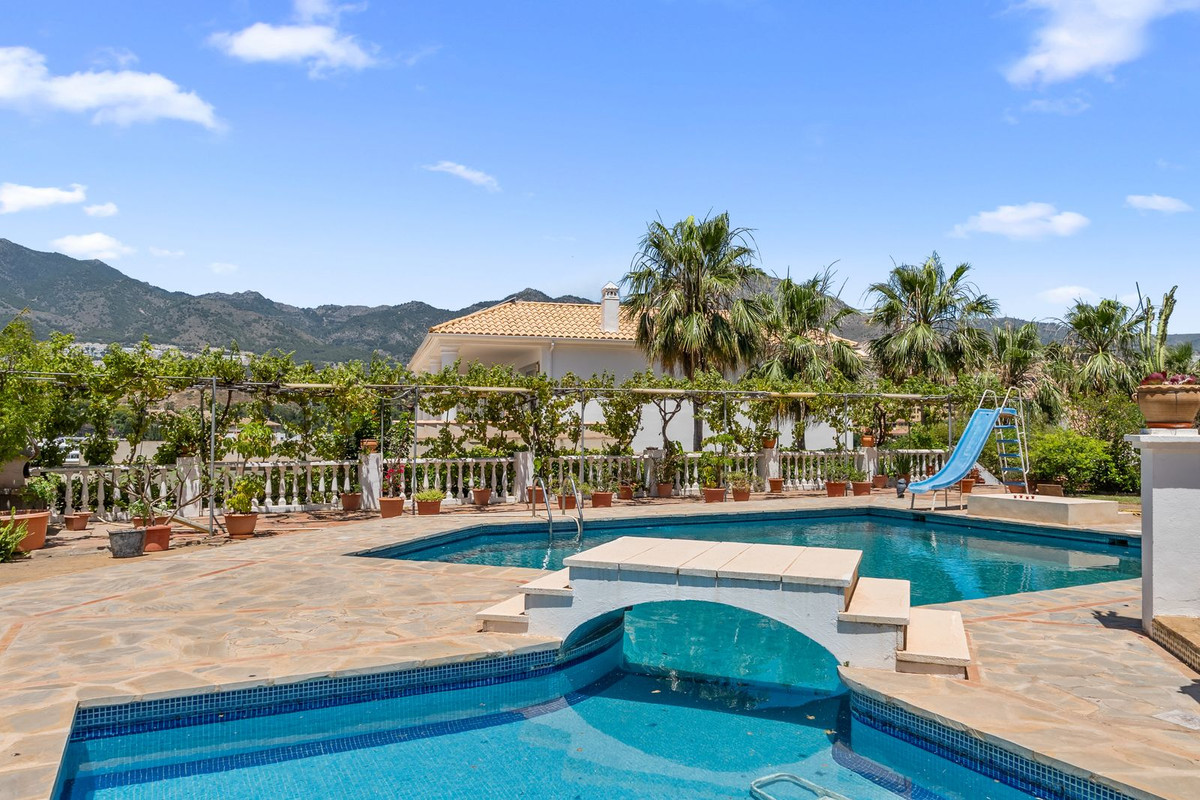 5 Bed Townhouse for sale in Torrequebrada Costa Del Sol, Málaga, Spain