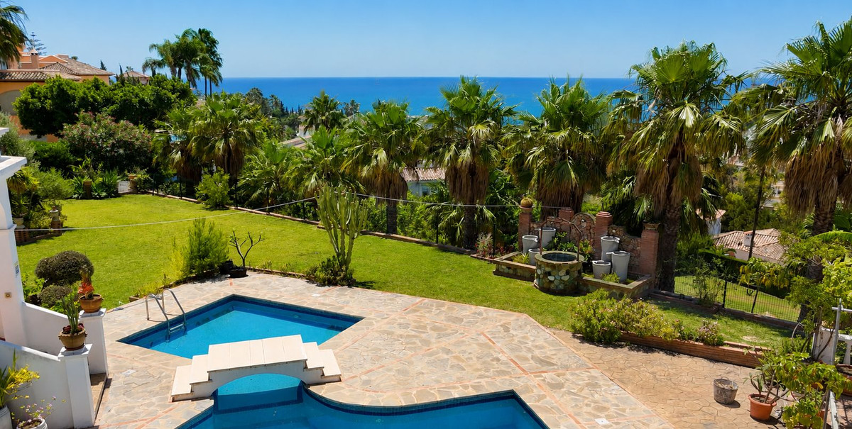 5 Bed Townhouse for sale in Torrequebrada Costa Del Sol, Málaga, Spain