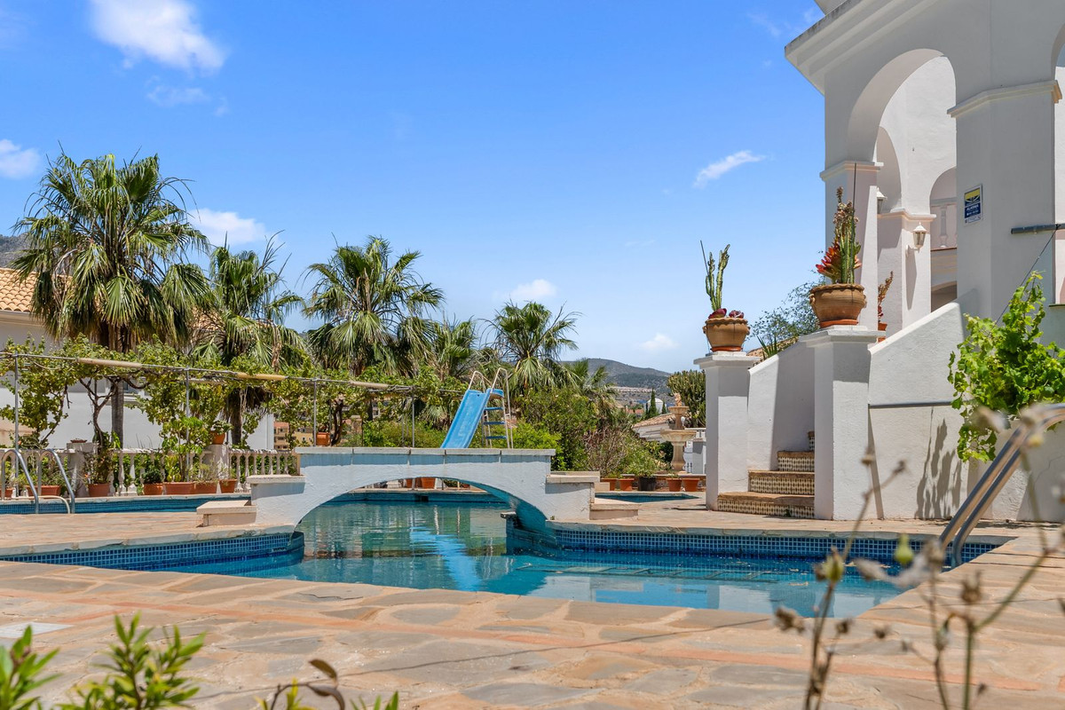 5 Bed Townhouse for sale in Torrequebrada Costa Del Sol, Málaga, Spain