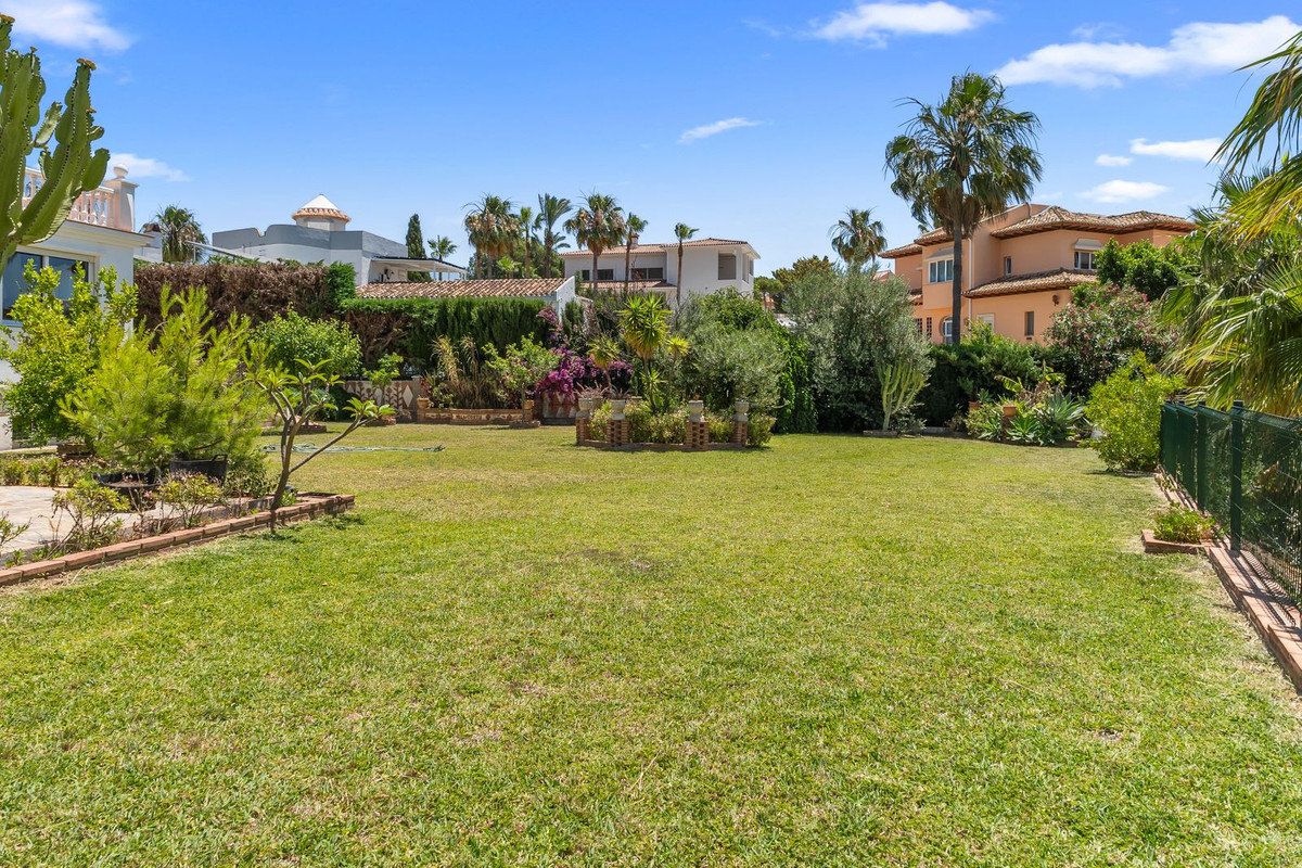 5 Bed Townhouse for sale in Torrequebrada Costa Del Sol, Málaga, Spain