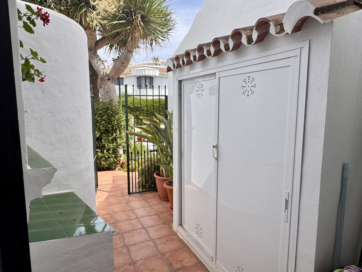 2 Bed Apartment for sale in Calahonda Costa Del Sol, Málaga, Spain