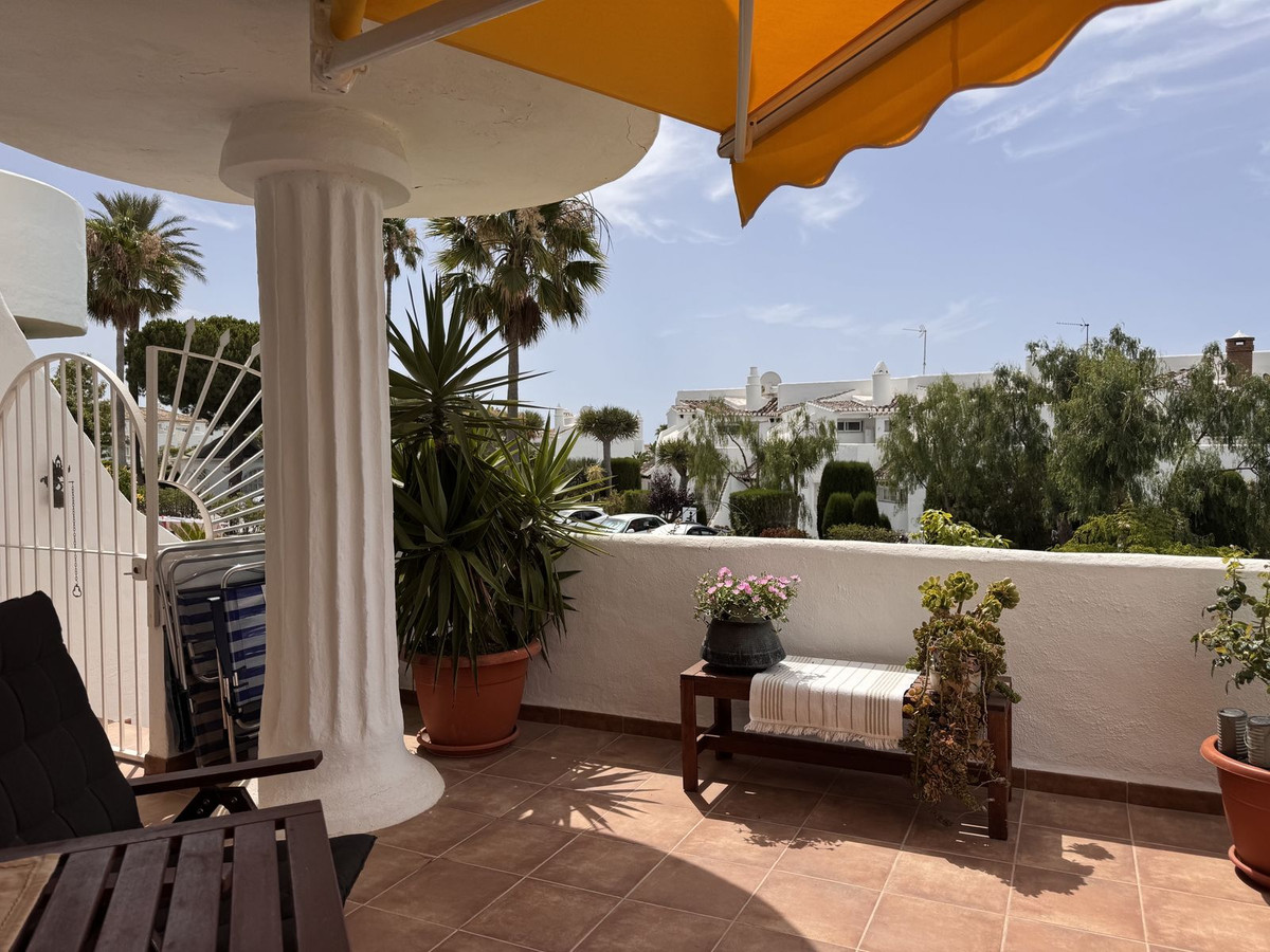 2 Bed Apartment for sale in Calahonda Costa Del Sol, Málaga, Spain