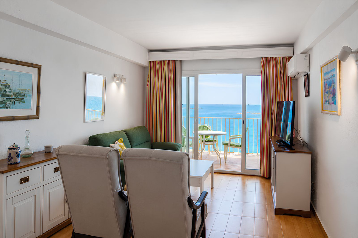 2 Bed Apartment for sale in Fuengirola Costa Del Sol, Málaga, Spain