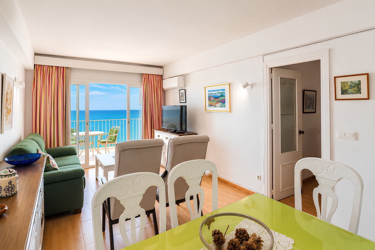 2 Bed Apartment for sale in Fuengirola Costa Del Sol, Málaga, Spain