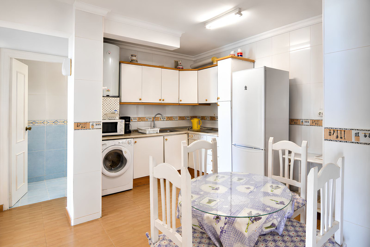 2 Bed Apartment for sale in Fuengirola Costa Del Sol, Málaga, Spain