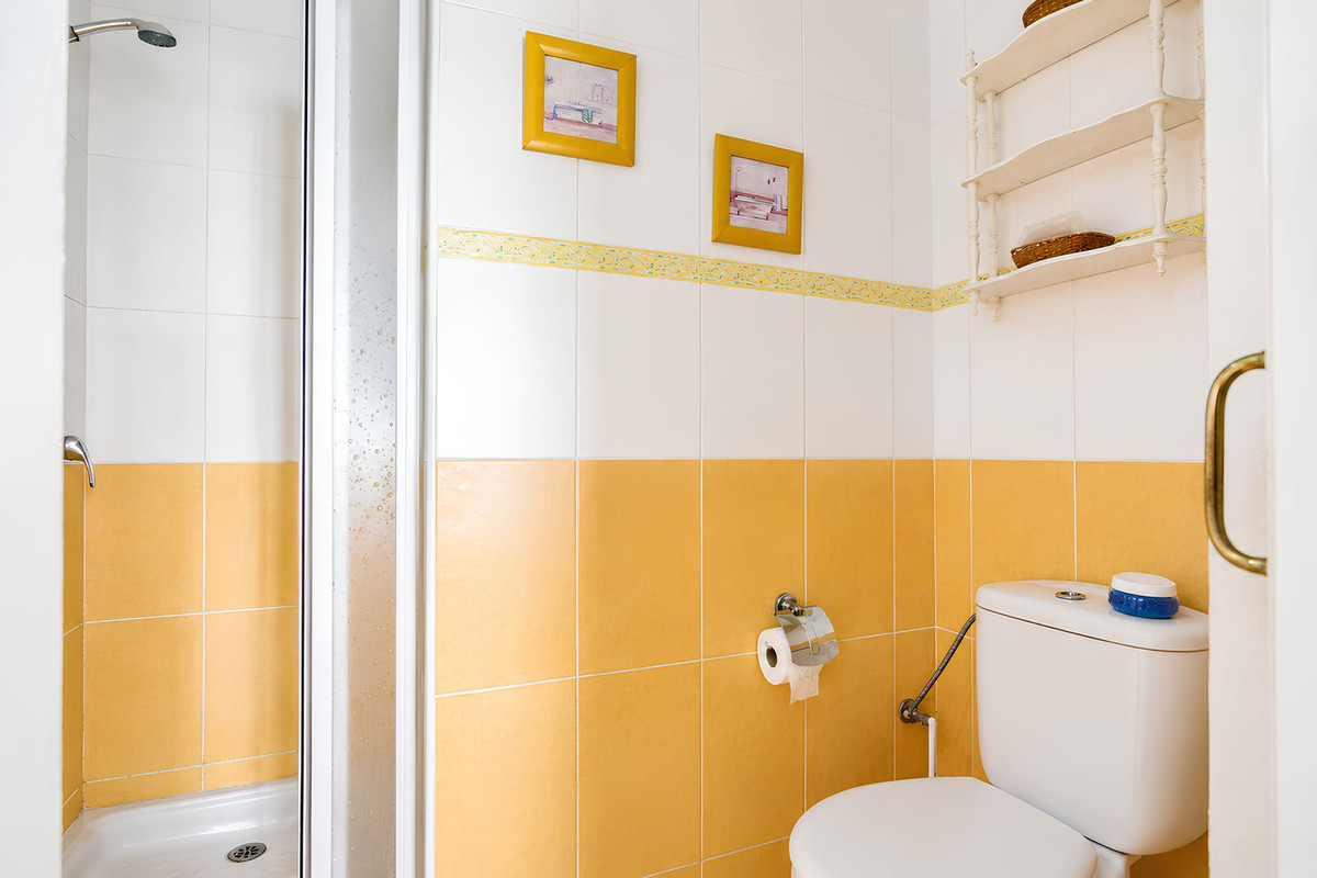 2 Bed Apartment for sale in Fuengirola Costa Del Sol, Málaga, Spain