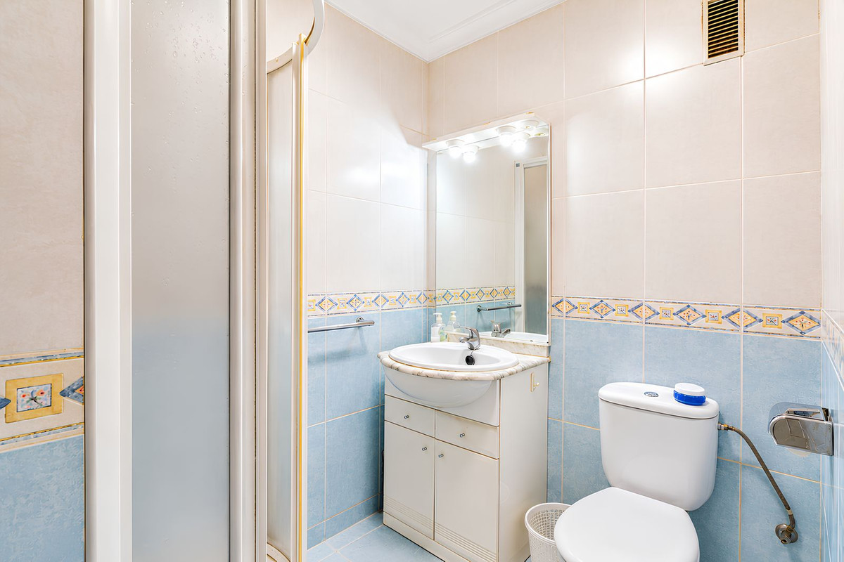 2 Bed Apartment for sale in Fuengirola Costa Del Sol, Málaga, Spain