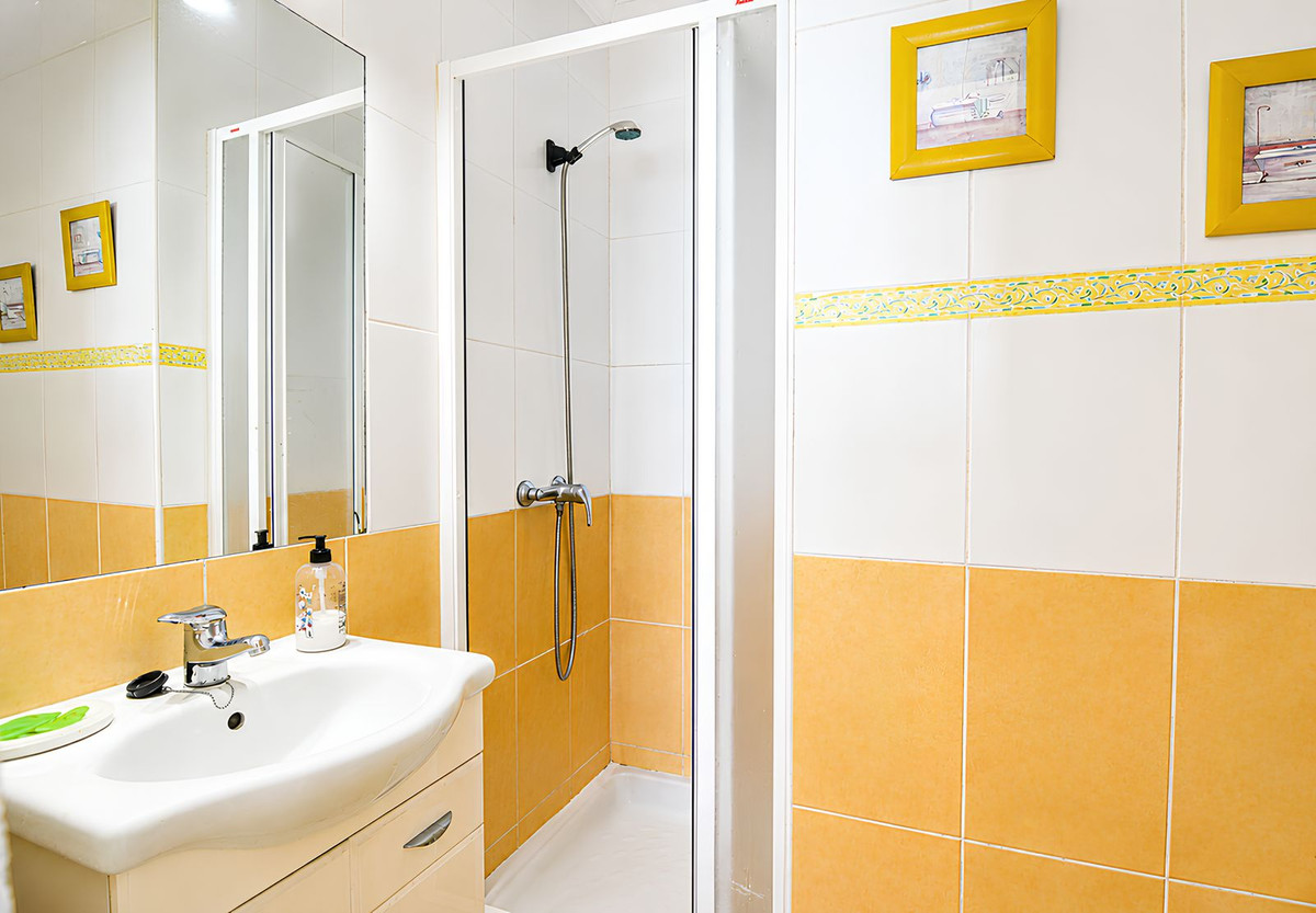 2 Bed Apartment for sale in Fuengirola Costa Del Sol, Málaga, Spain