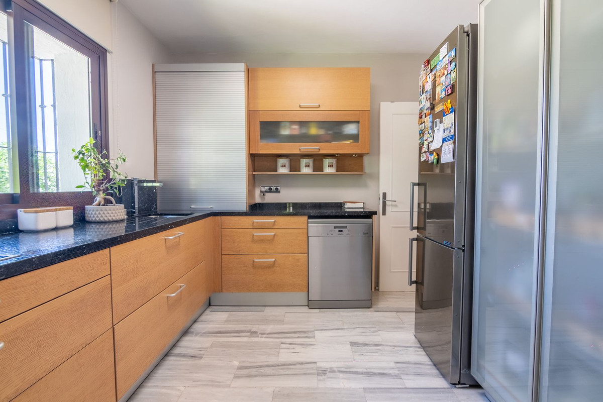 3 Bed Townhouse for sale in Estepona Costa Del Sol, Málaga, Spain
