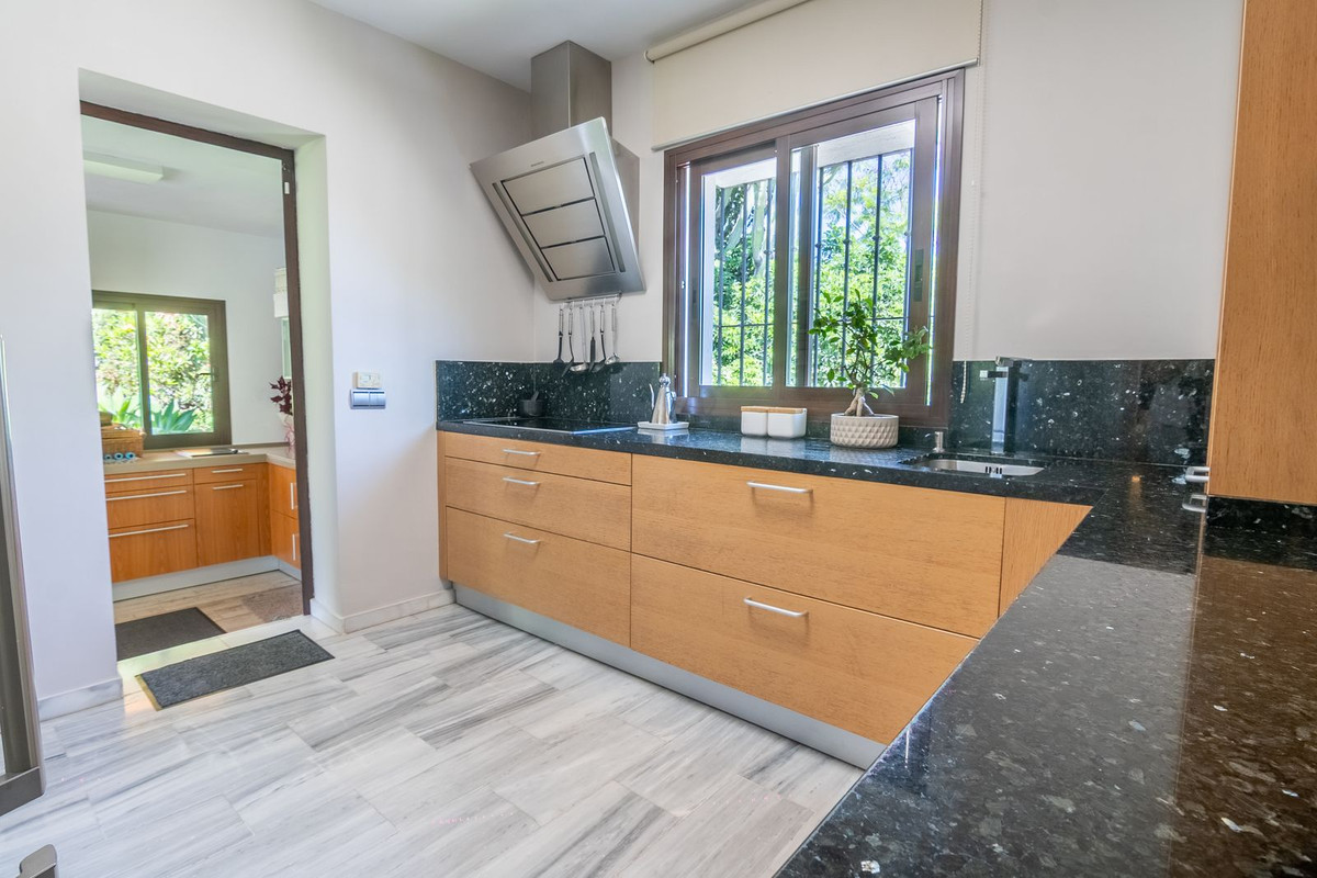 3 Bed Townhouse for sale in Estepona Costa Del Sol, Málaga, Spain