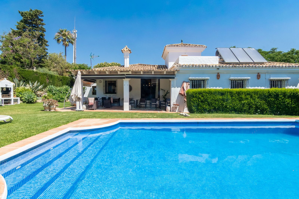 3 Bed Townhouse for sale in Estepona Costa Del Sol, Málaga, Spain