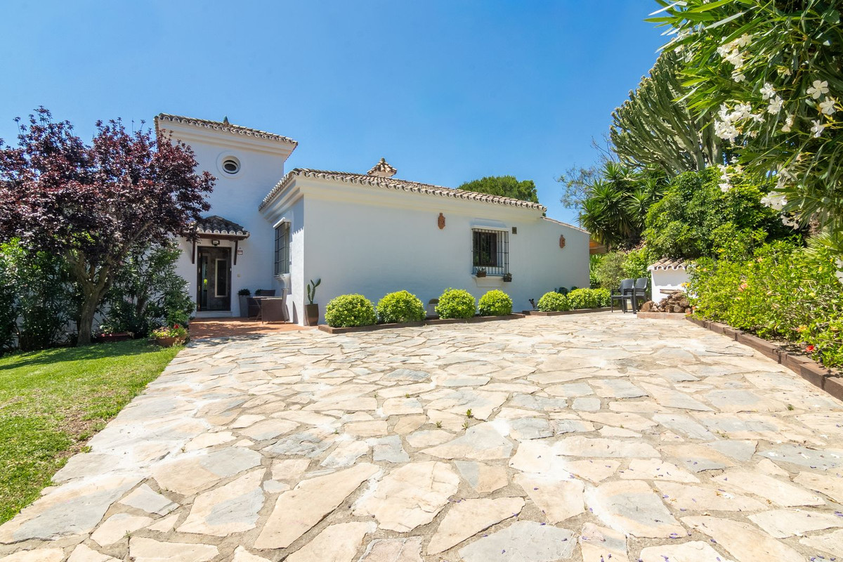 3 Bed Townhouse for sale in Estepona Costa Del Sol, Málaga, Spain