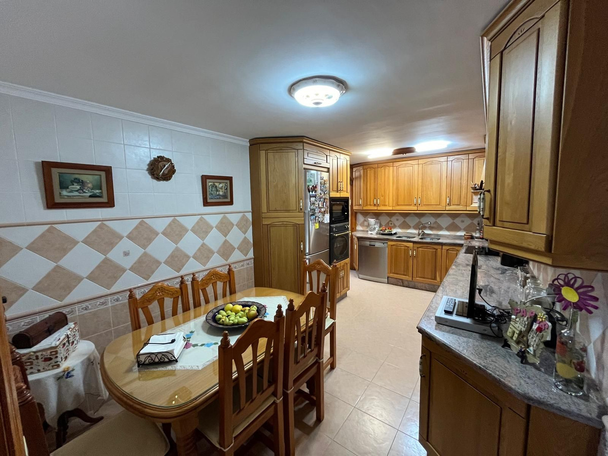 2 Bed Townhouse for sale in Estepona Costa Del Sol, Málaga, Spain