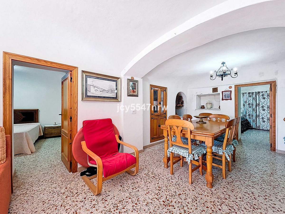 4 Bed Townhouse for sale in Pinoso Costa Blanca, Alicante, Spain