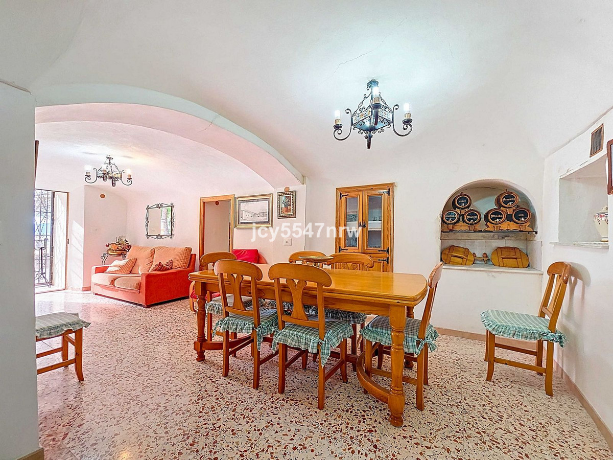 4 Bed Townhouse for sale in Pinoso Costa Blanca, Alicante, Spain