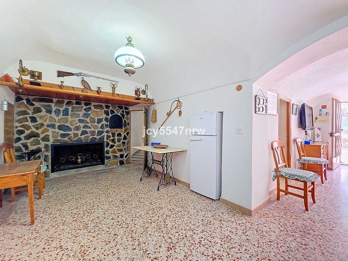 4 Bed Townhouse for sale in Pinoso Costa Blanca, Alicante, Spain
