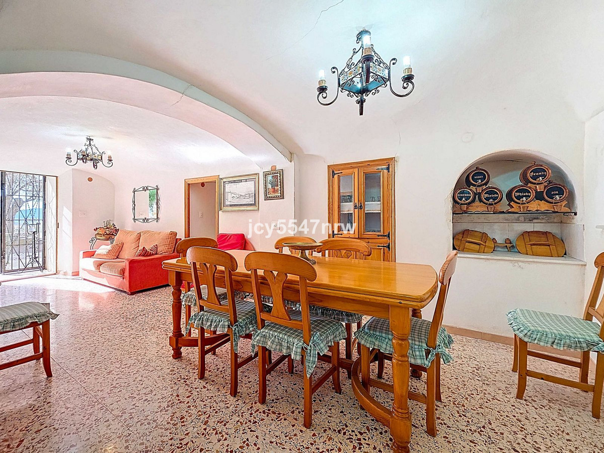 4 Bed Townhouse for sale in Pinoso Costa Blanca, Alicante, Spain
