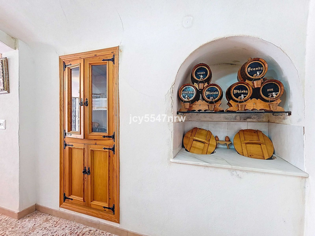 4 Bed Townhouse for sale in Pinoso Costa Blanca, Alicante, Spain