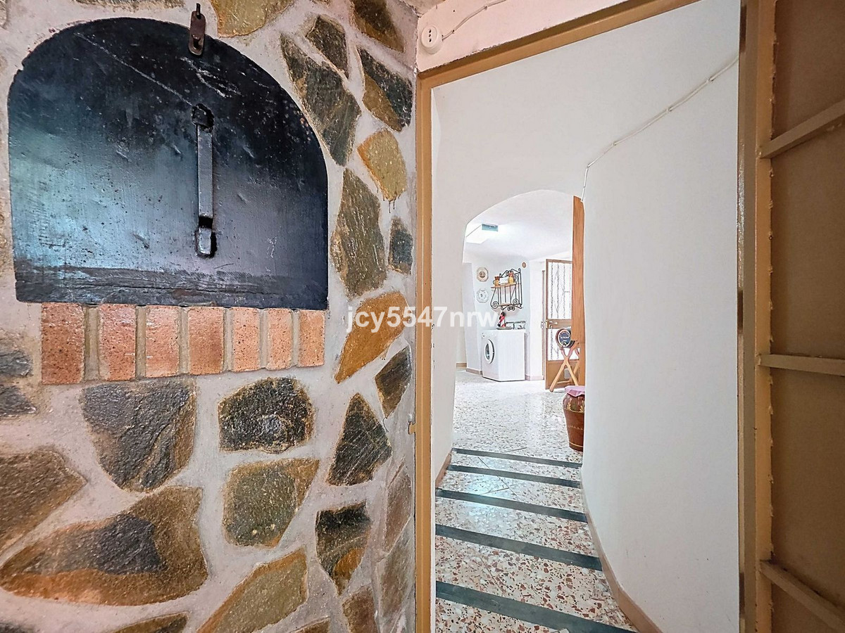 4 Bed Townhouse for sale in Pinoso Costa Blanca, Alicante, Spain