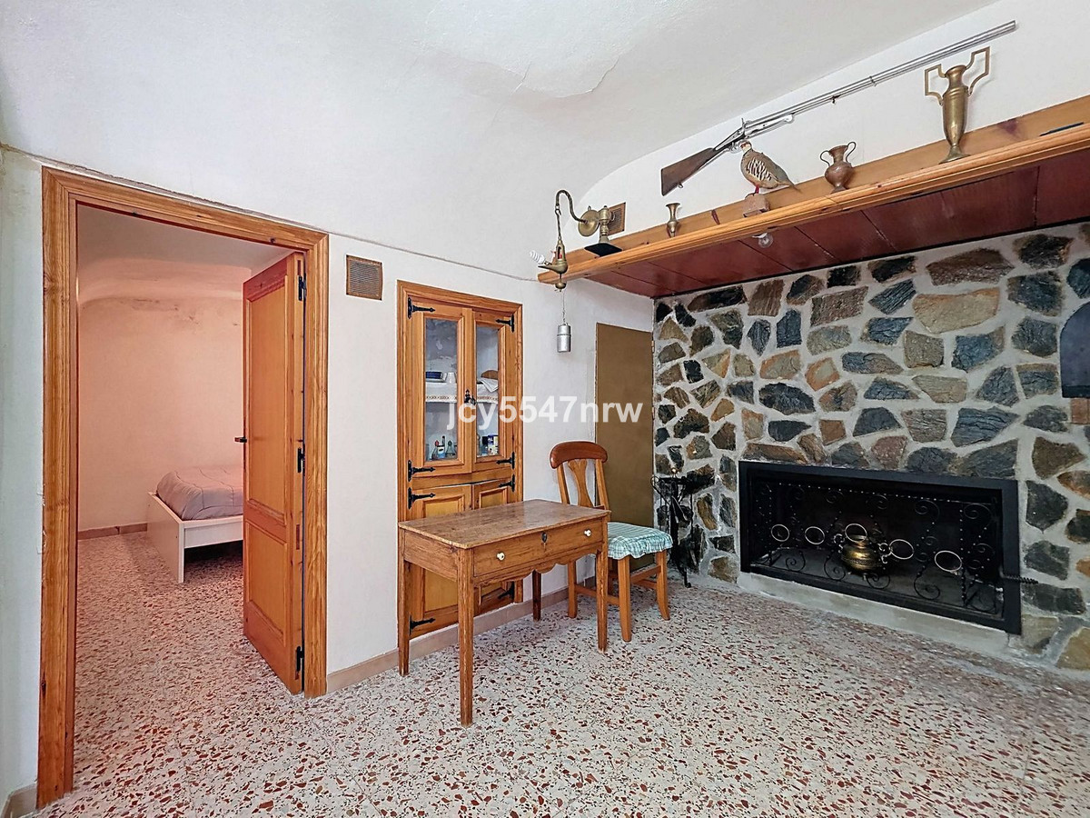 4 Bed Townhouse for sale in Pinoso Costa Blanca, Alicante, Spain