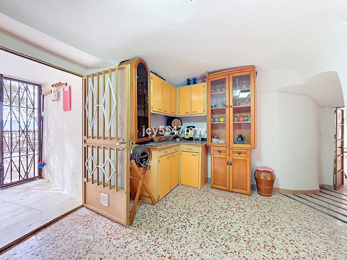 4 Bed Townhouse for sale in Pinoso Costa Blanca, Alicante, Spain