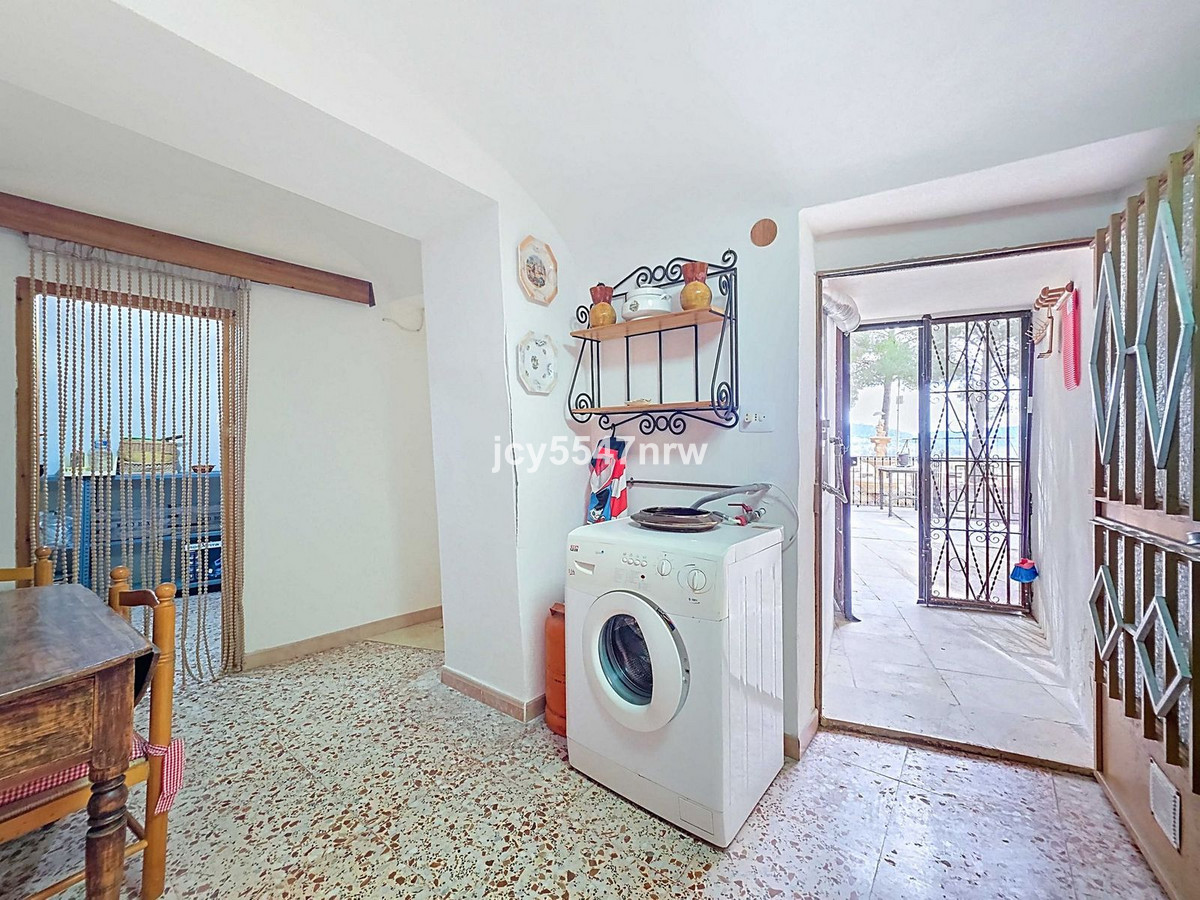 4 Bed Townhouse for sale in Pinoso Costa Blanca, Alicante, Spain