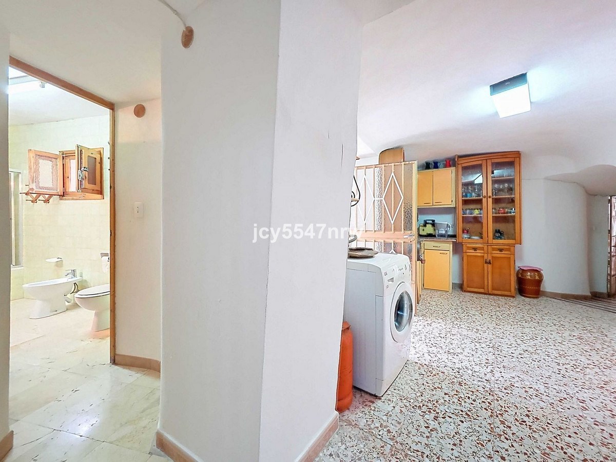 4 Bed Townhouse for sale in Pinoso Costa Blanca, Alicante, Spain