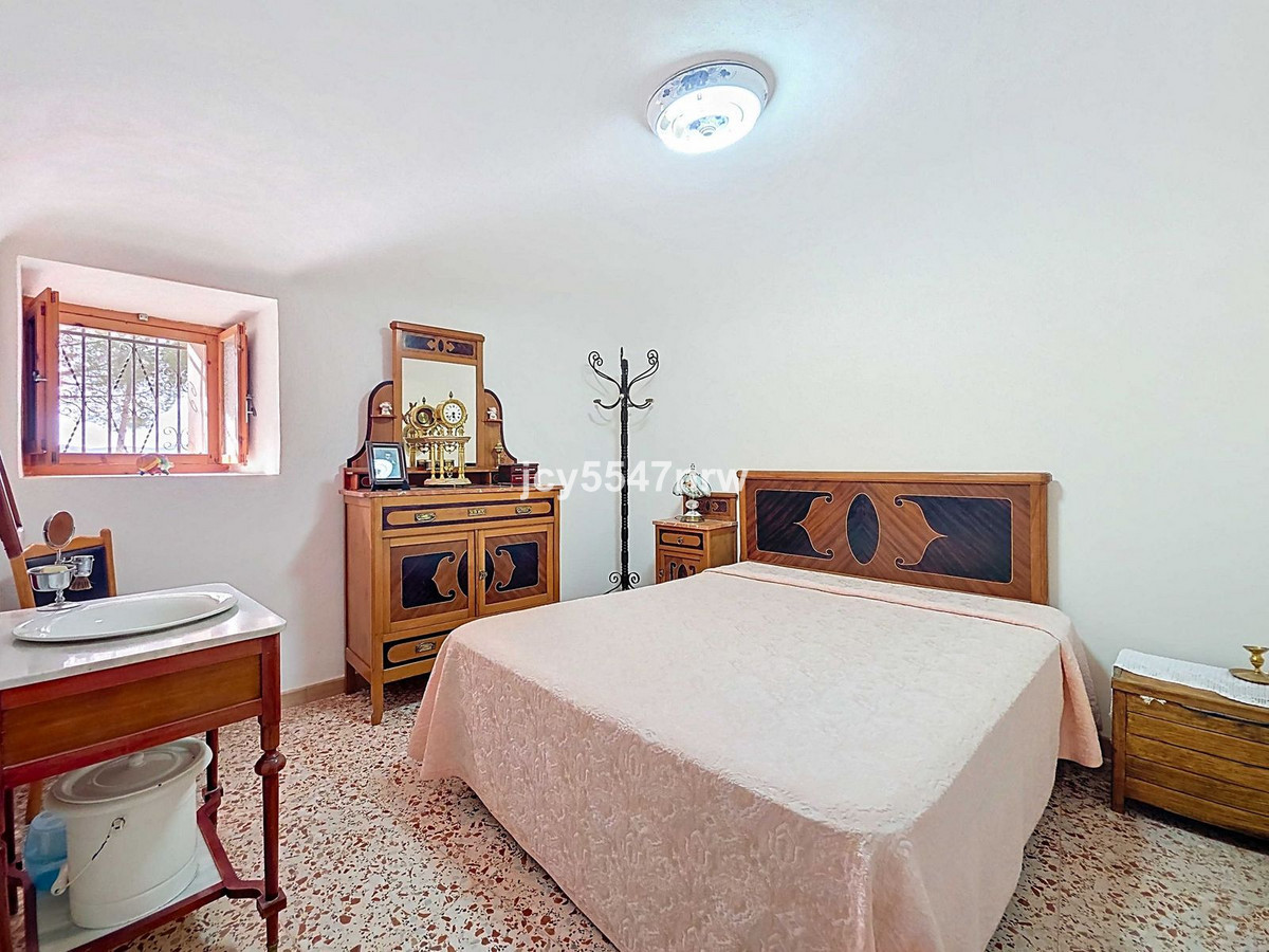 4 Bed Townhouse for sale in Pinoso Costa Blanca, Alicante, Spain