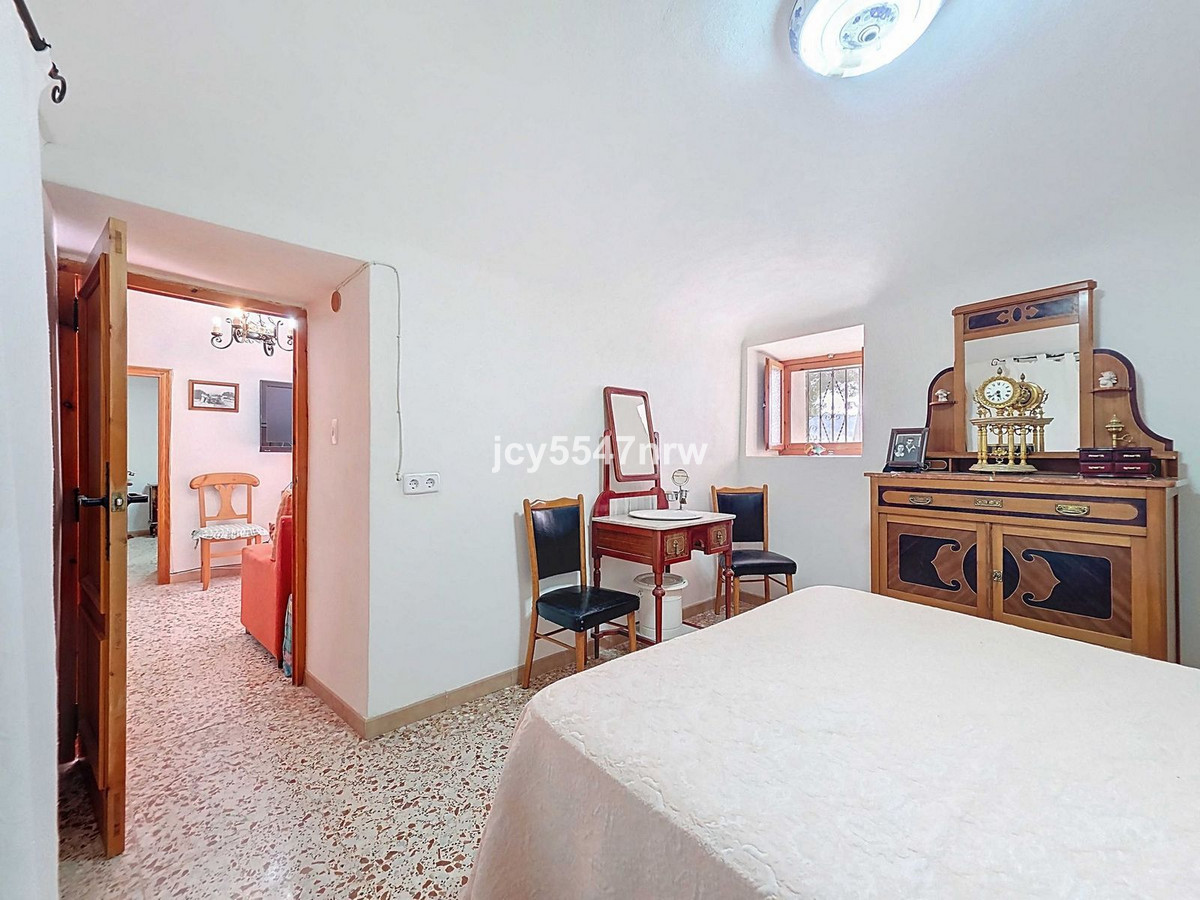 4 Bed Townhouse for sale in Pinoso Costa Blanca, Alicante, Spain