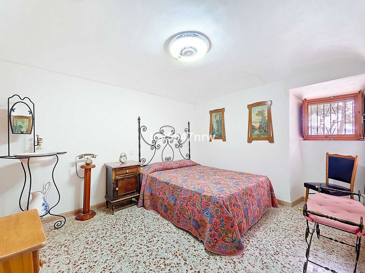 4 Bed Townhouse for sale in Pinoso Costa Blanca, Alicante, Spain