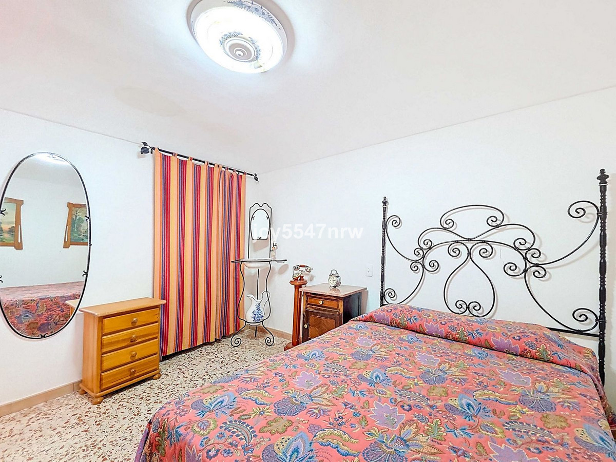 4 Bed Townhouse for sale in Pinoso Costa Blanca, Alicante, Spain