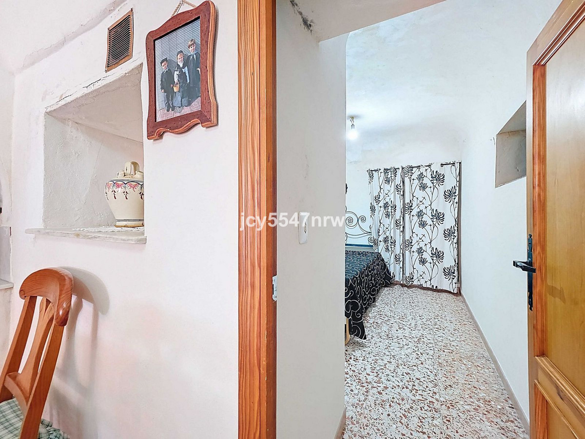 4 Bed Townhouse for sale in Pinoso Costa Blanca, Alicante, Spain